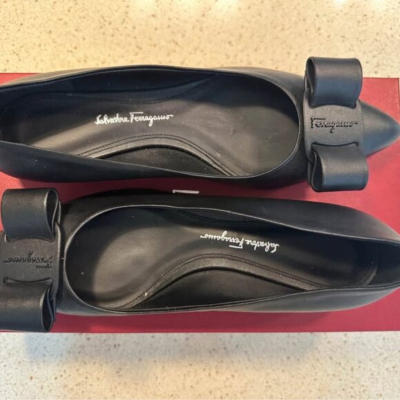 NEW Salvatore Ferragamo Viva Black Leather Ballet Flat, Size: 7.5 - Picture 5 of 8